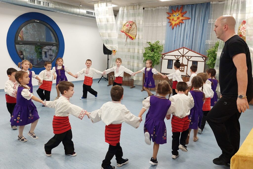 Open Folk Dance Lessons – 12.2023