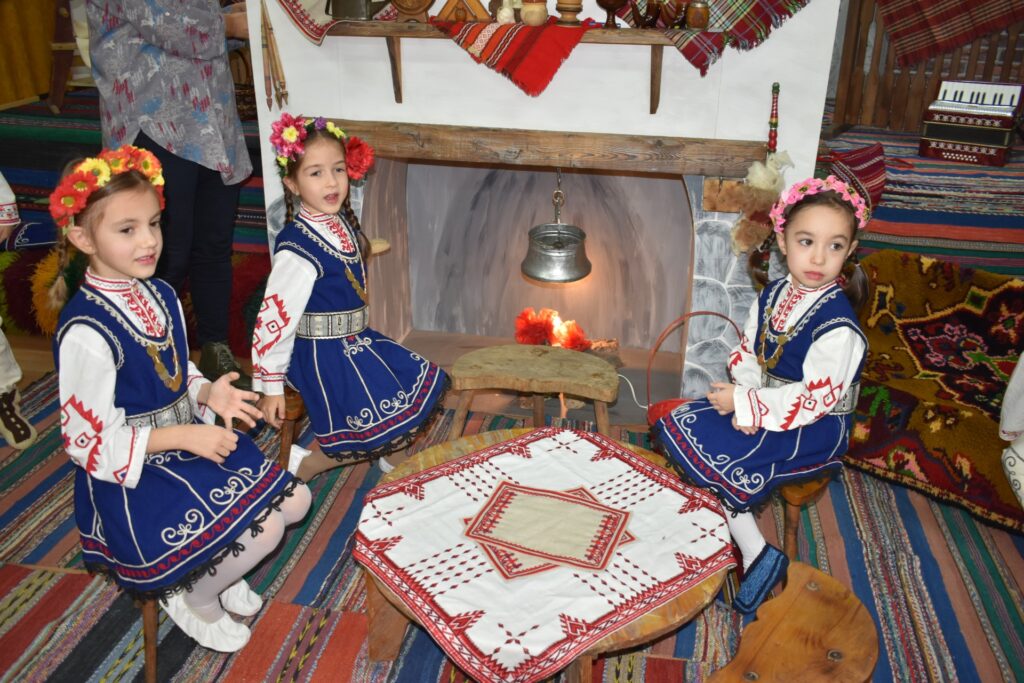 КОЛЕДУВАНЕ- 2018